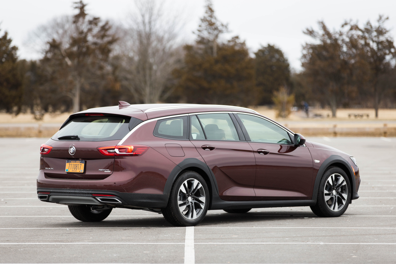 Illustration for article titled The 2018 Buick Regal TourX Is A Return Of The Classic American Family Car